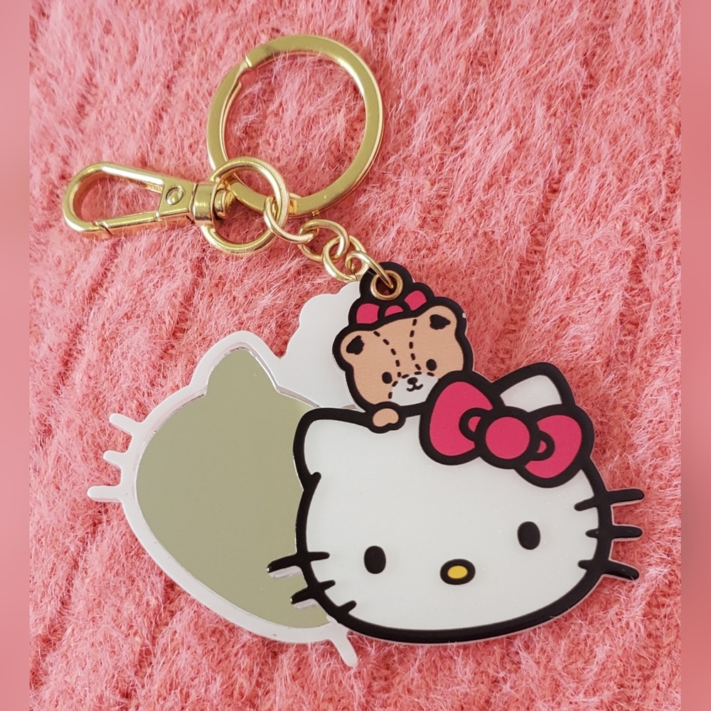 Hello Kitty Keychain - Picture 2 of 3